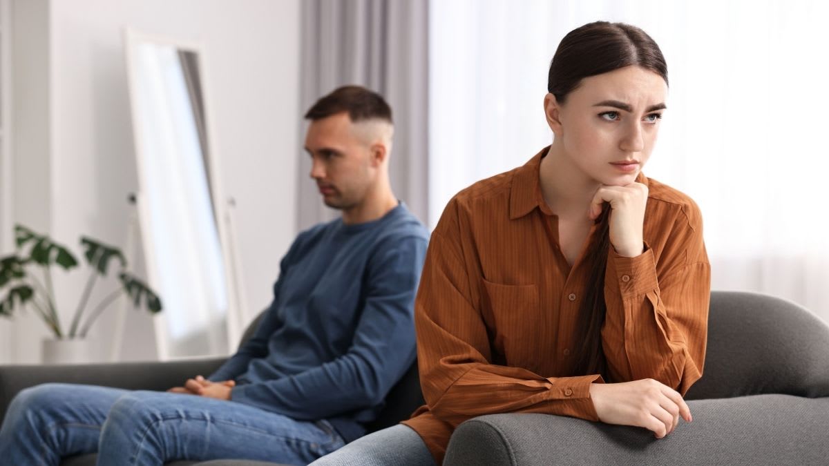 How To Deal With An Avoidant Partner: 5 Expert-Backed Strategies