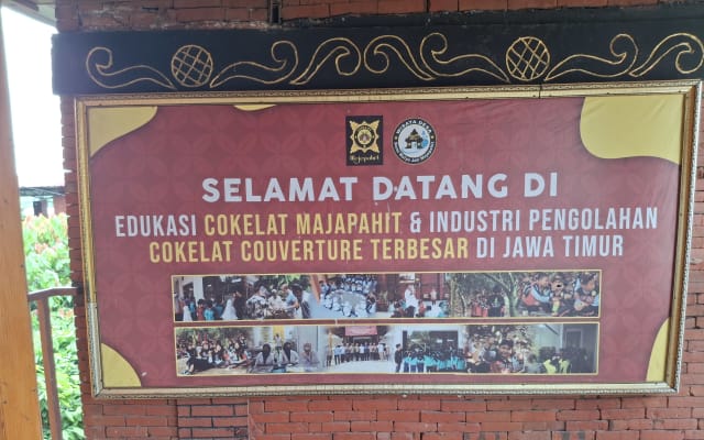 Pintu Masuk Pabrik Cokelat di Wisata Desa BMJ, Mojokerto