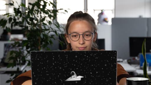 Emj6gsham53qwhaqhwyx (1)