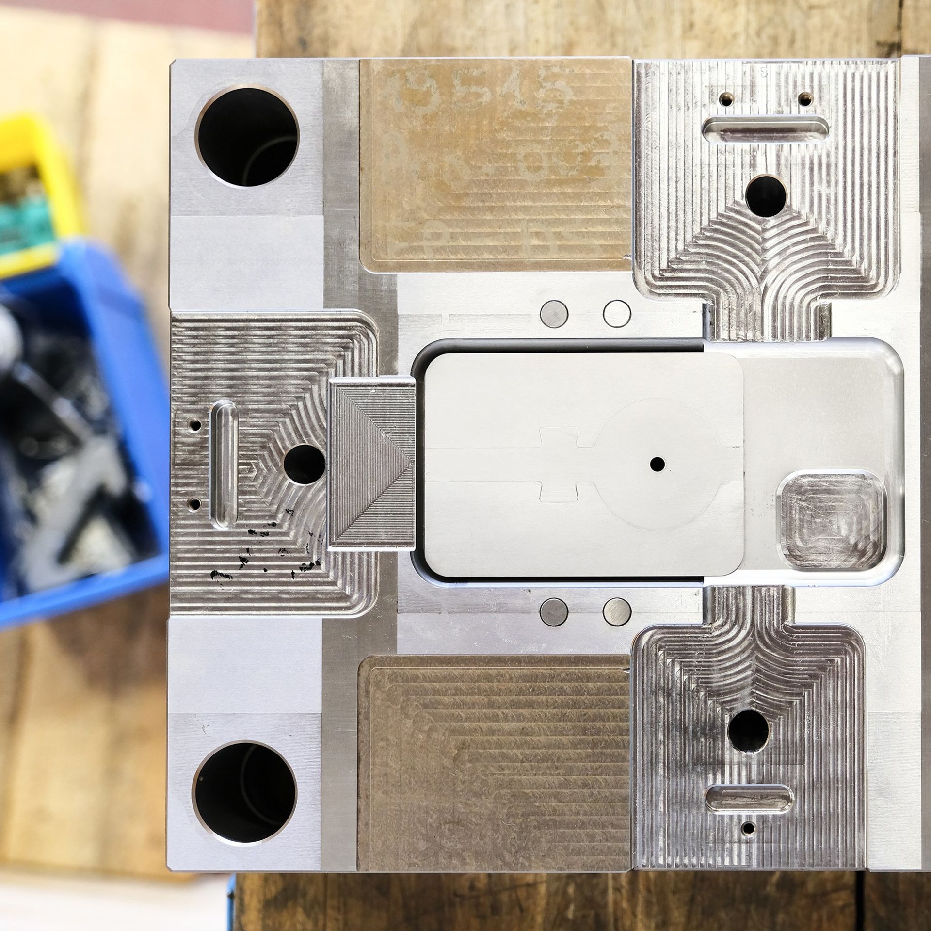 ImageFrtg F385 Circ-case Sprizguss 01 Rgb Highres