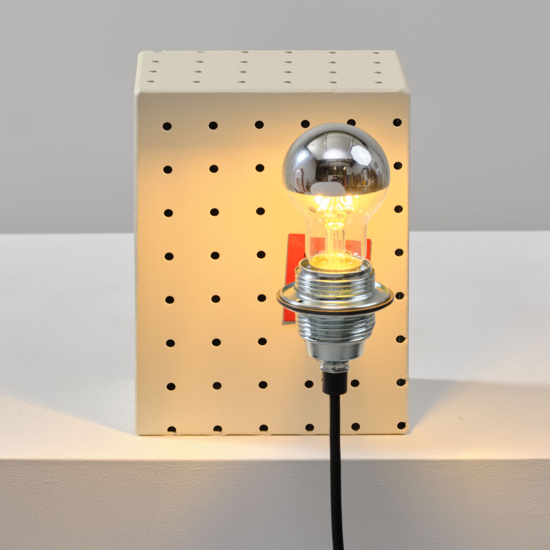 Image251008-Job Vd Berg-Freitag-mini White-1-Ronald Smits