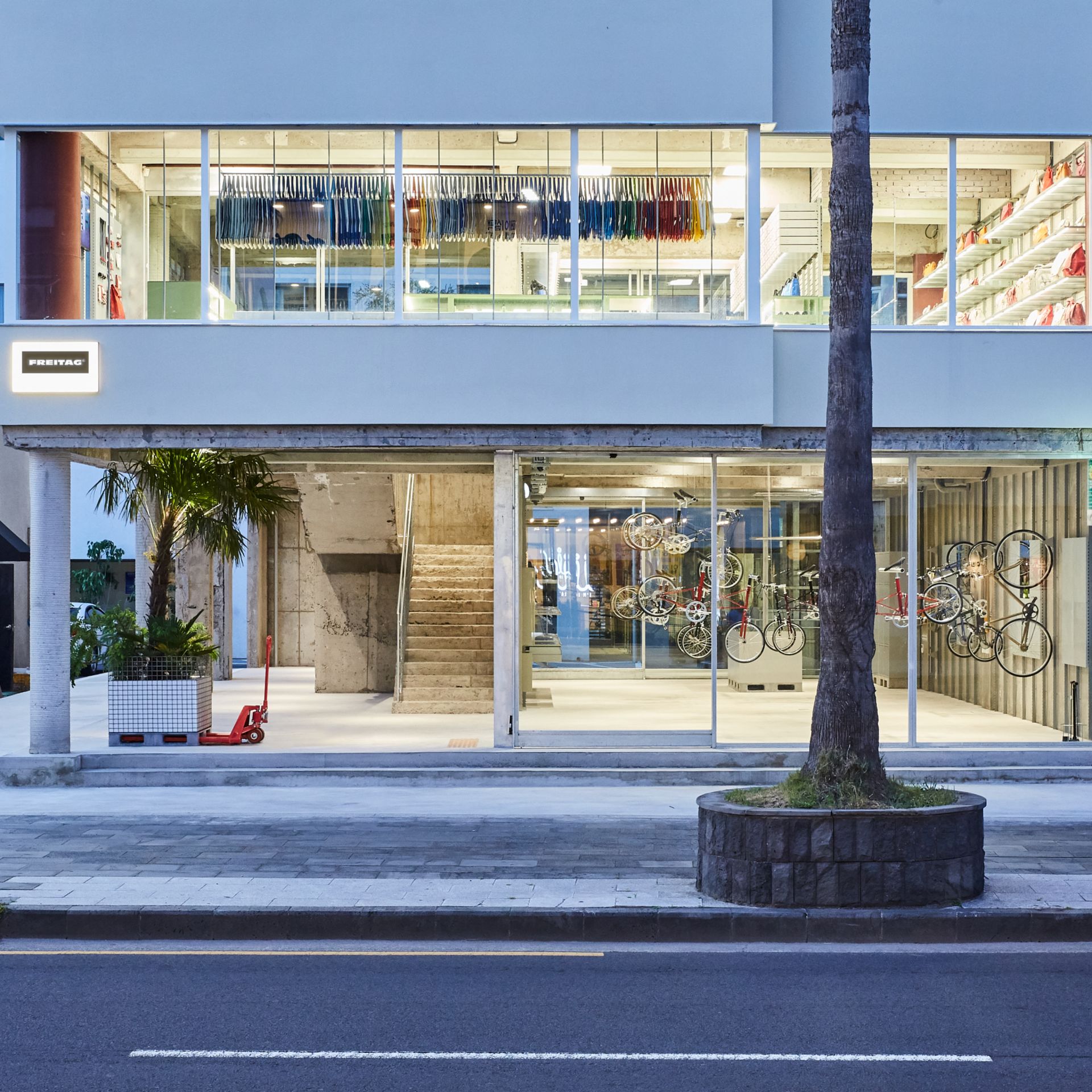 ImageFreitag-store-jeju-nilsclauss-lowres-06