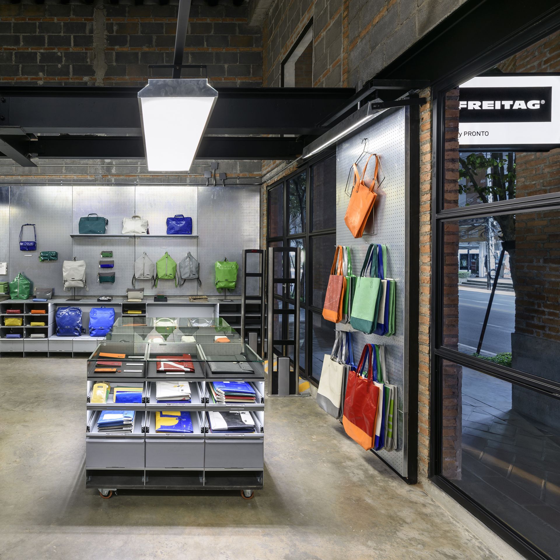 F-Store Chiang Mai by PRONTO