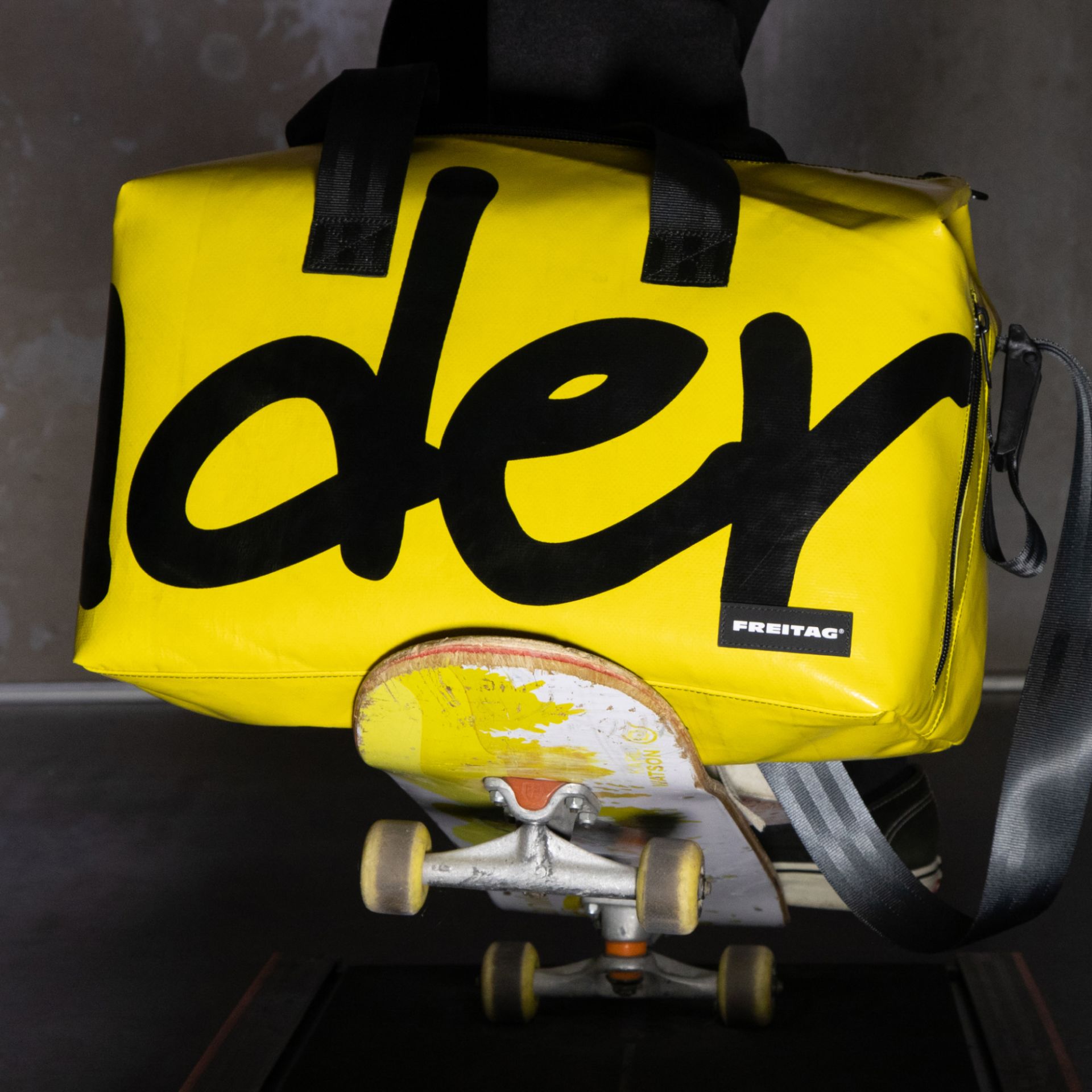 ImageFREITAG Clark 2 1 10