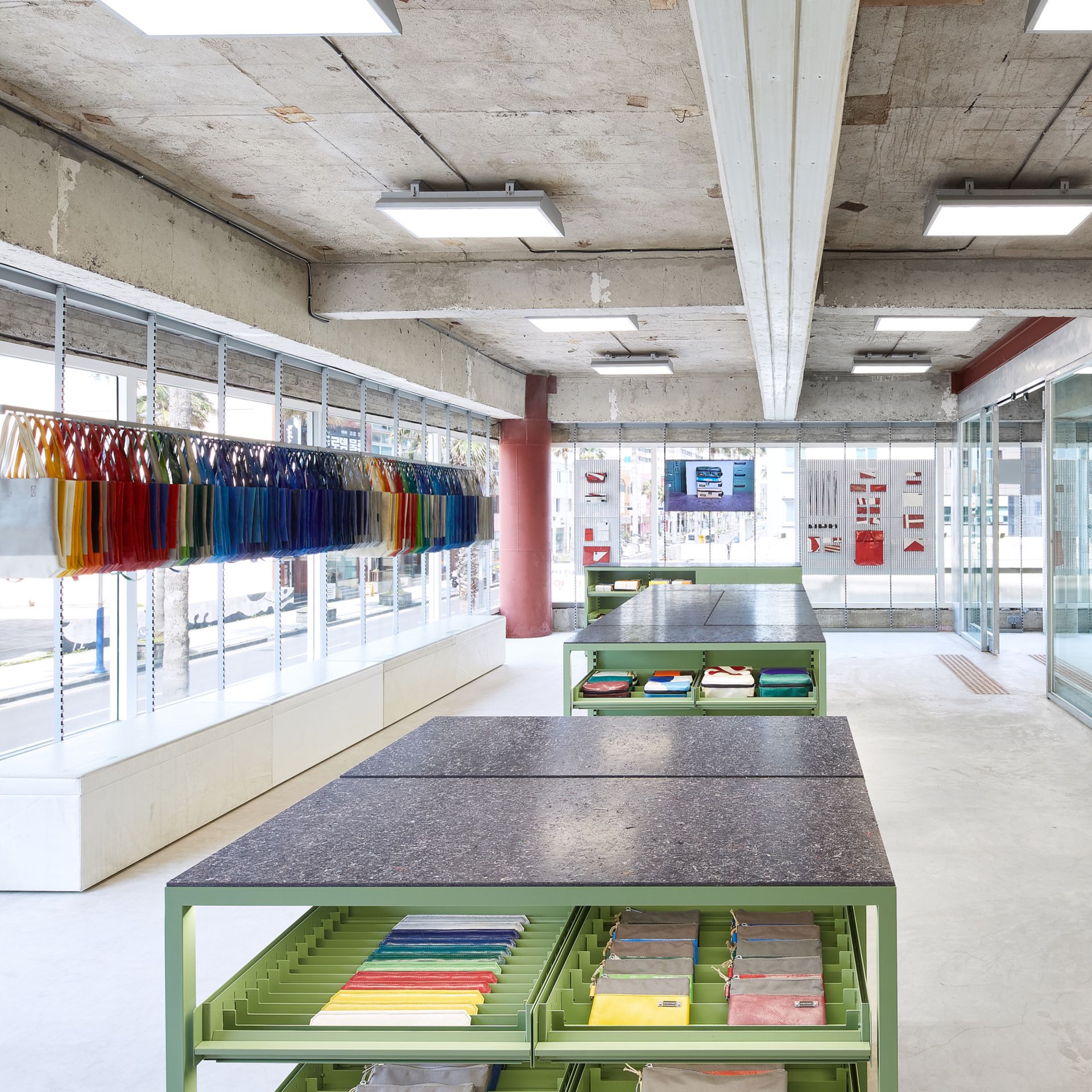 ImageFreitag-store-jeju-nilsclauss-lowres-01