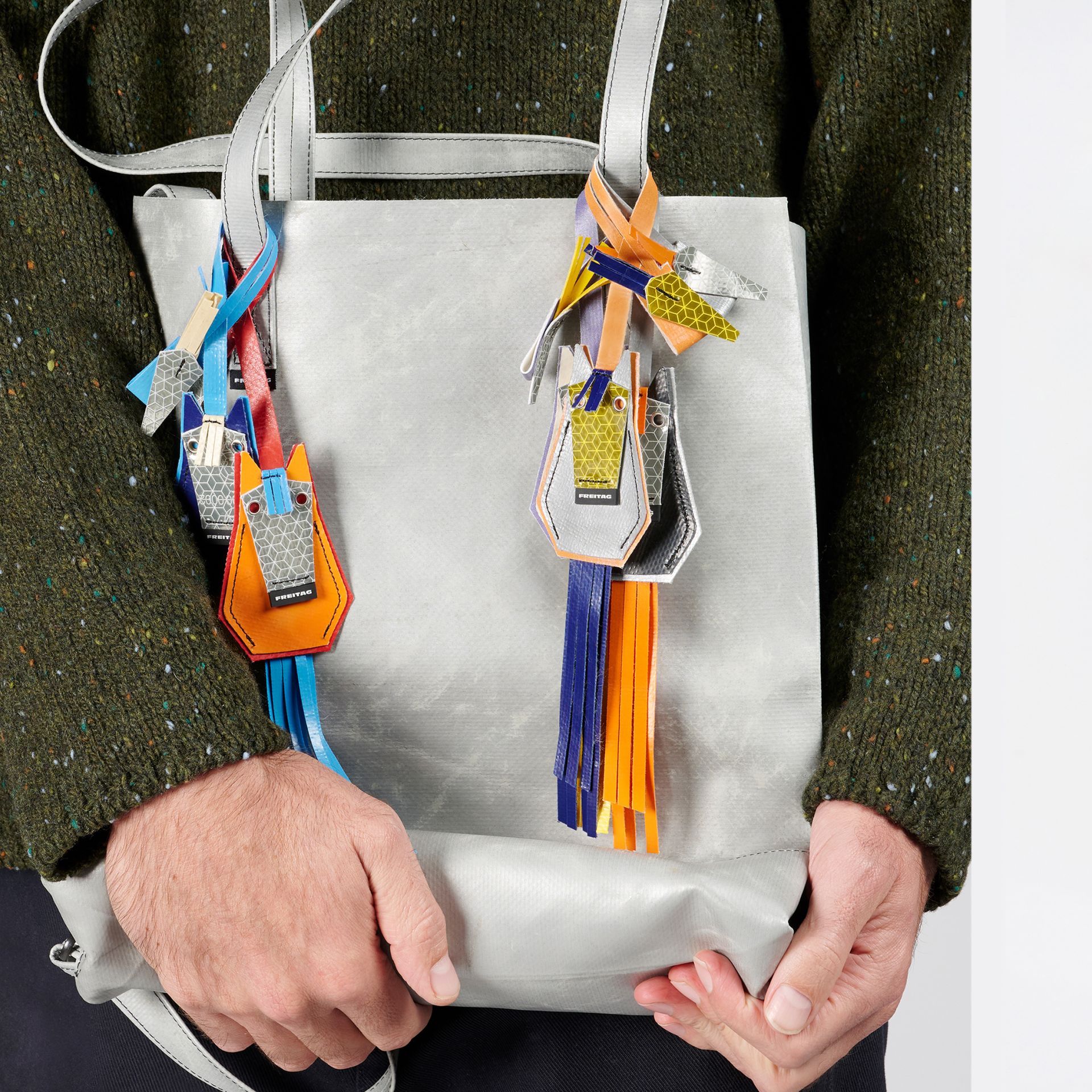 ImageF214 HORSE F215 RIBBON CHARMS Web JohannaBommer RGB 05