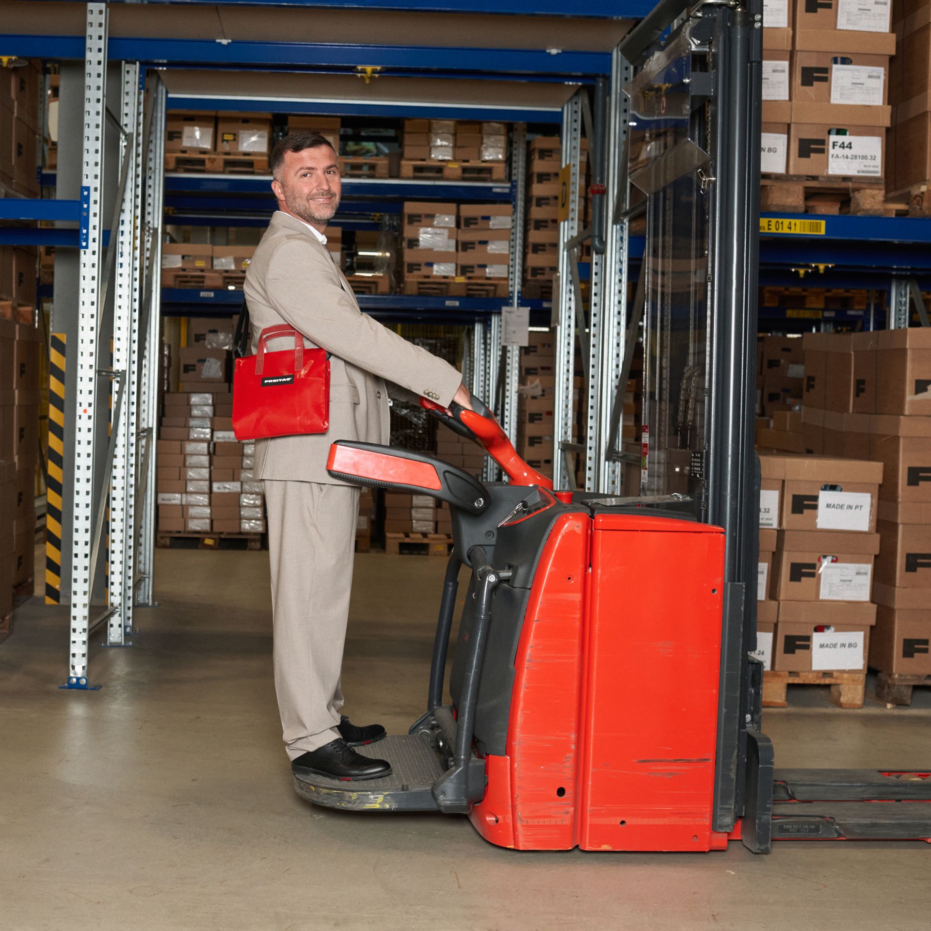 ImageFREITAG CrossbodyTrio SimonHabegger HighRes RGB 14