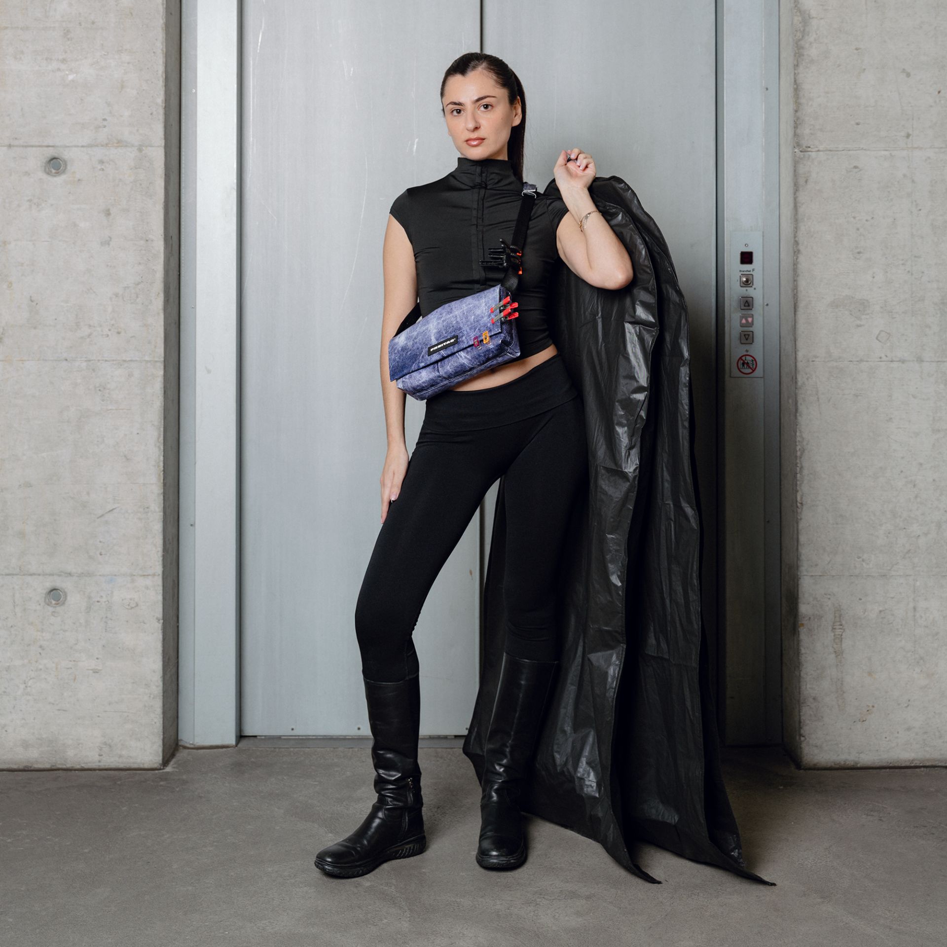 F171 LAURA | 074352 | FREITAG