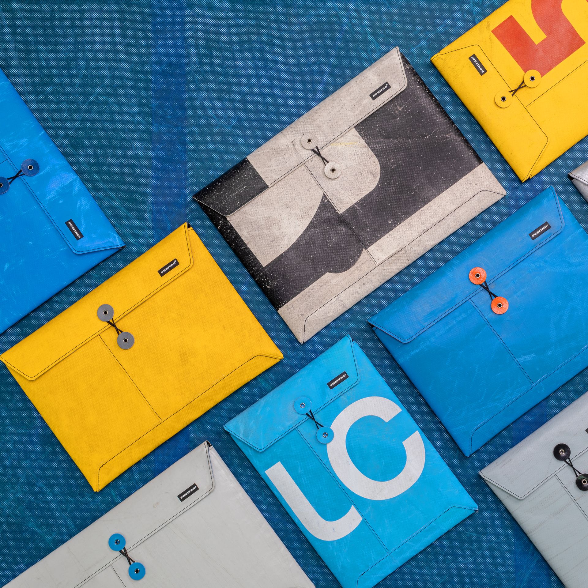 ImageFreitag-sleeves-for-laptop-tinygiant-rgb-1