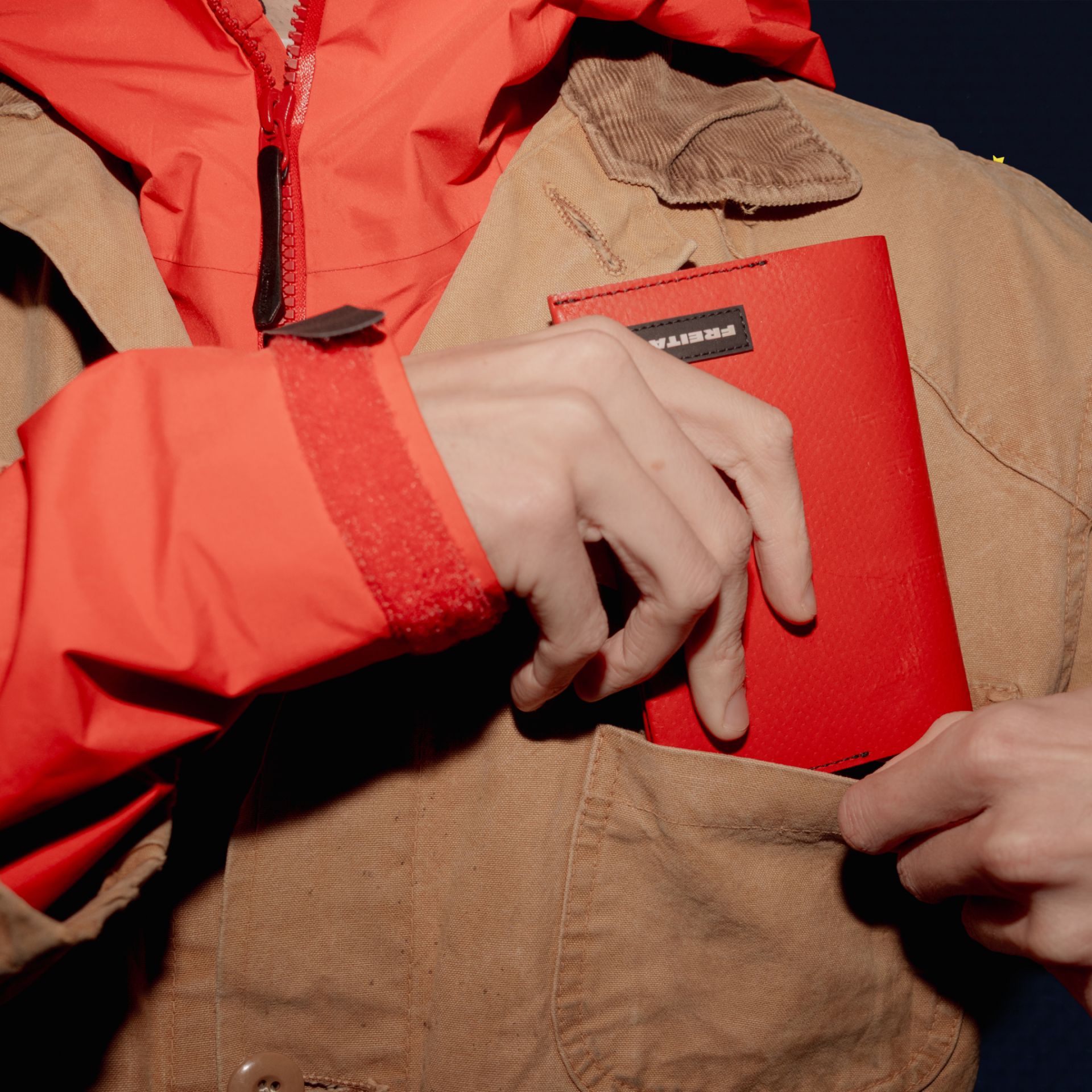 F243 EXPLORER | 594718 | FREITAG