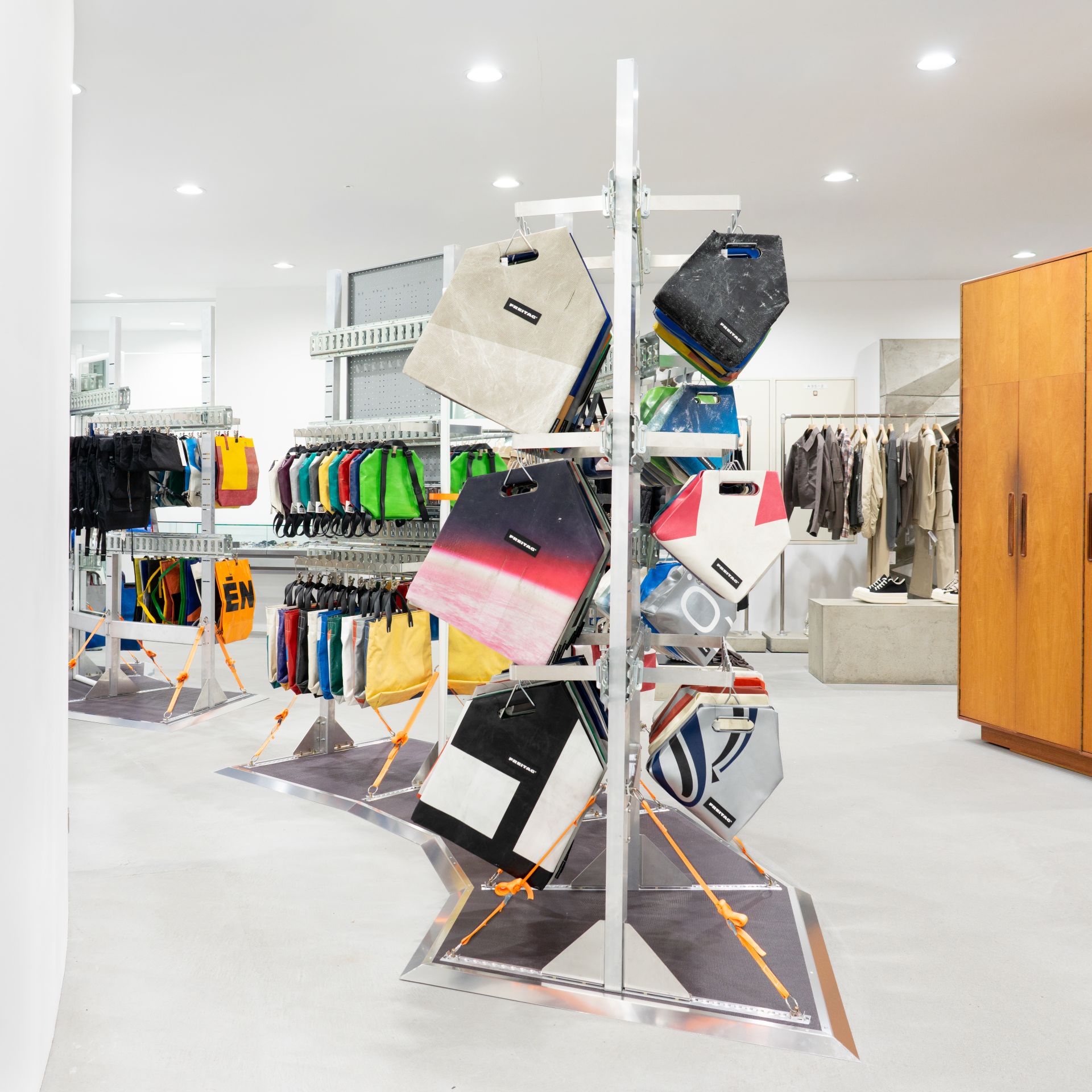 ImageFREITAG DSMG Space Landscape02