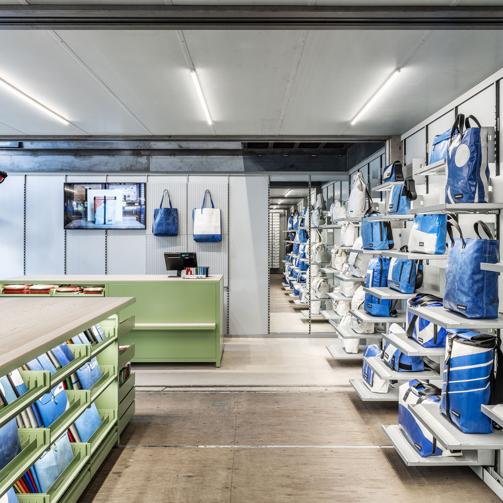 ImageFreitag-store-zuerich-groundfloor1-rolandtaennler-rgb-highres-0