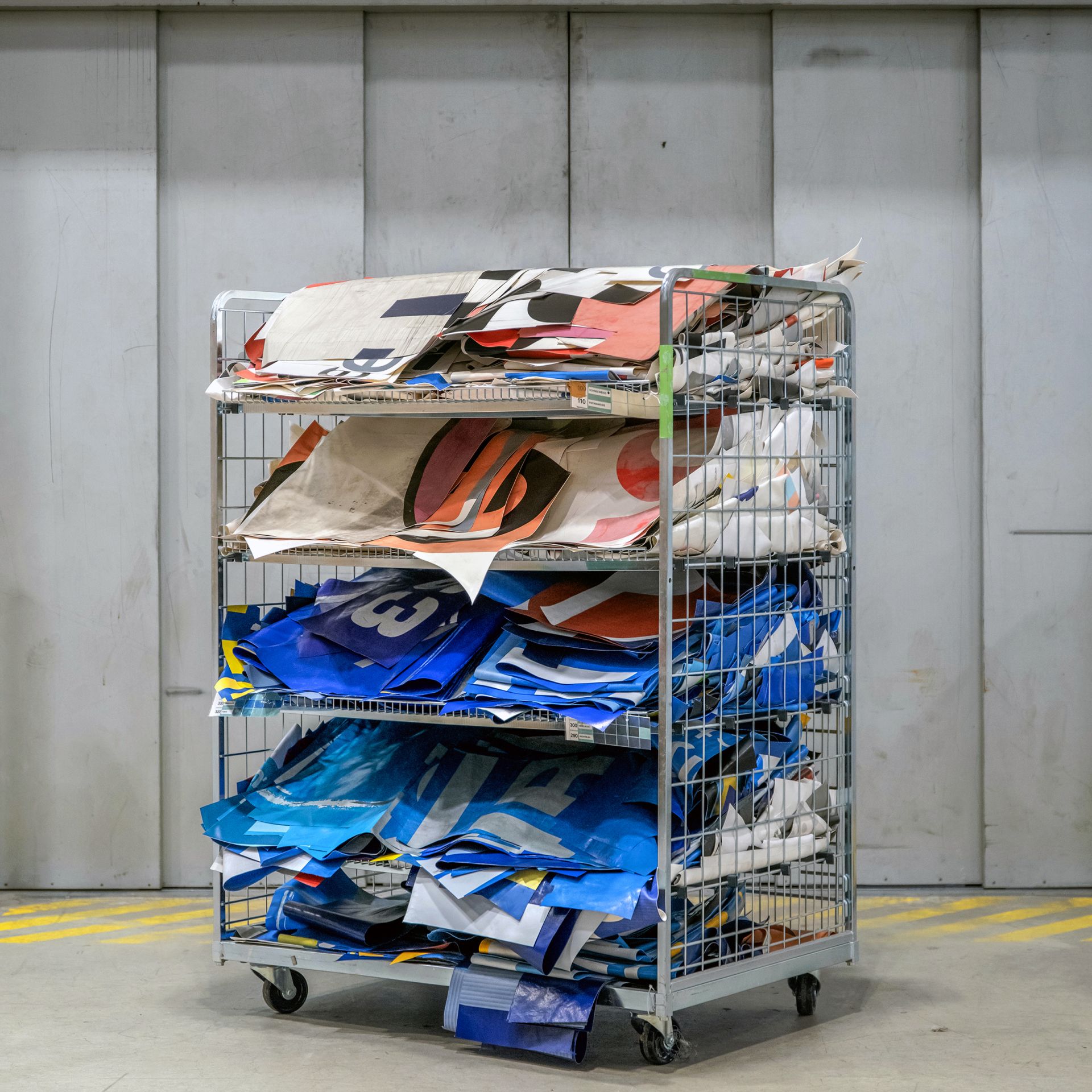 ImageCHARMS OFF CUT VST RGB LowRes 01