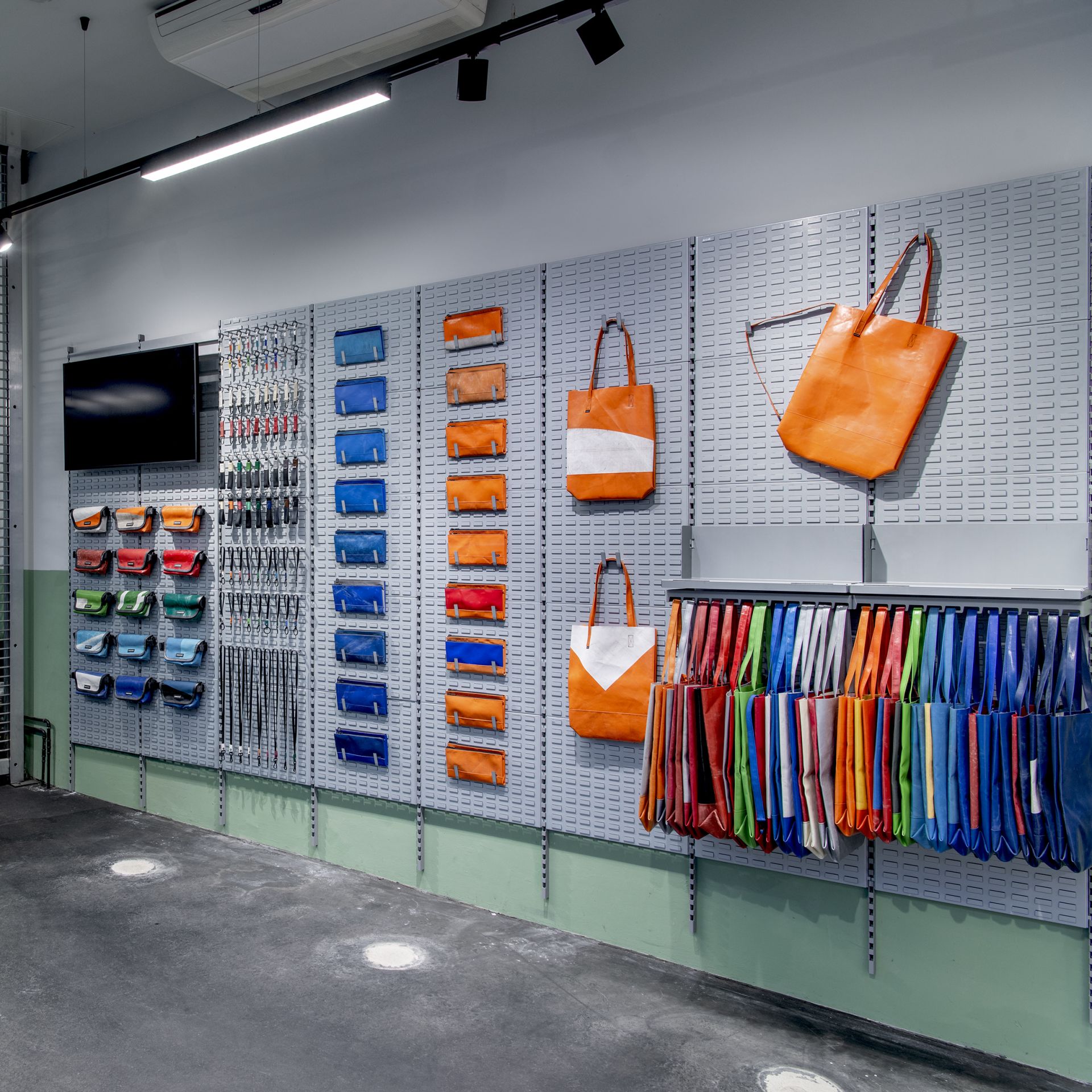 ImageFreitag-store-hamburg-tobiaskoenigphoto-highres-3