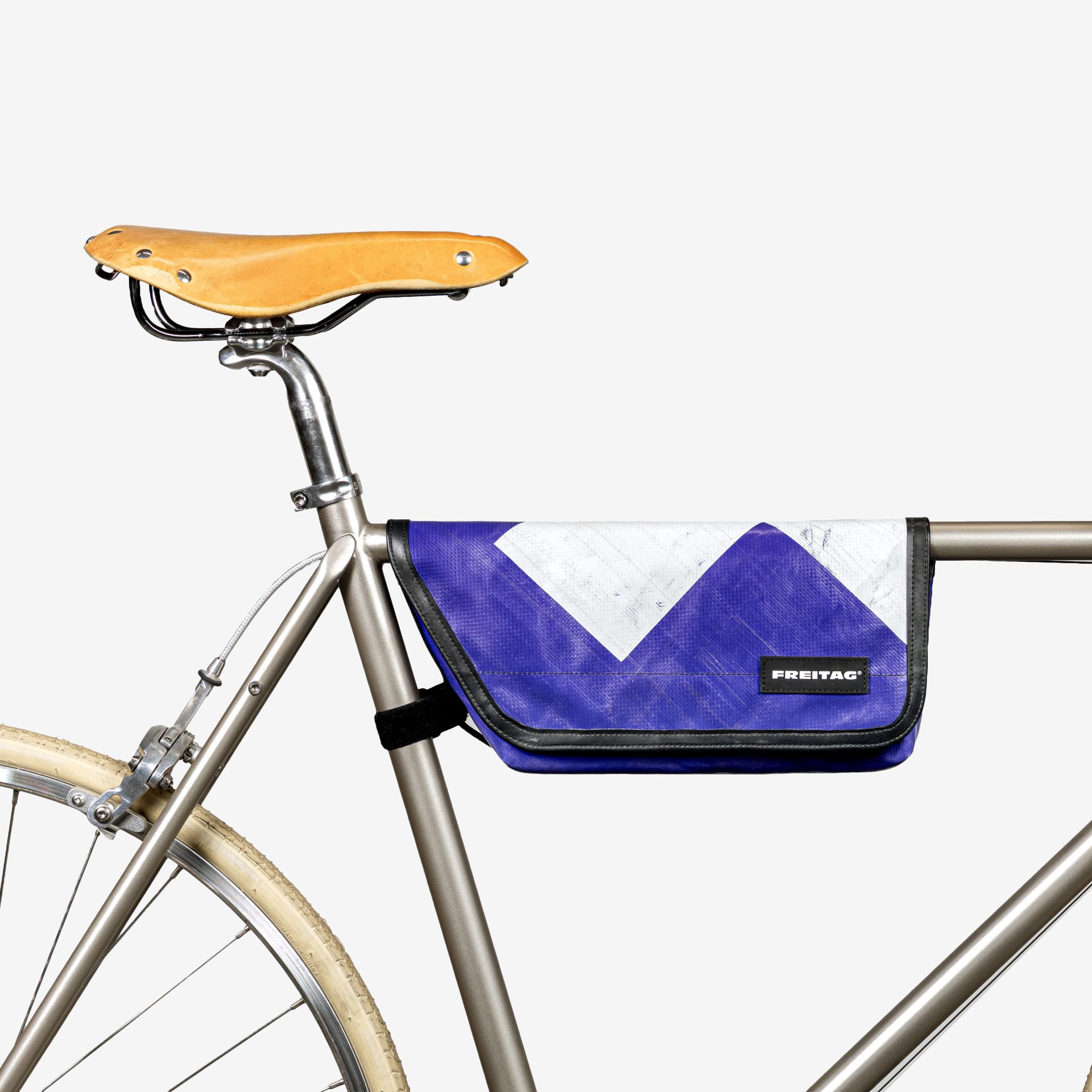 ImageFREITAG EASY RIDERS F141 BERYL ViviStucki RGB OnBike