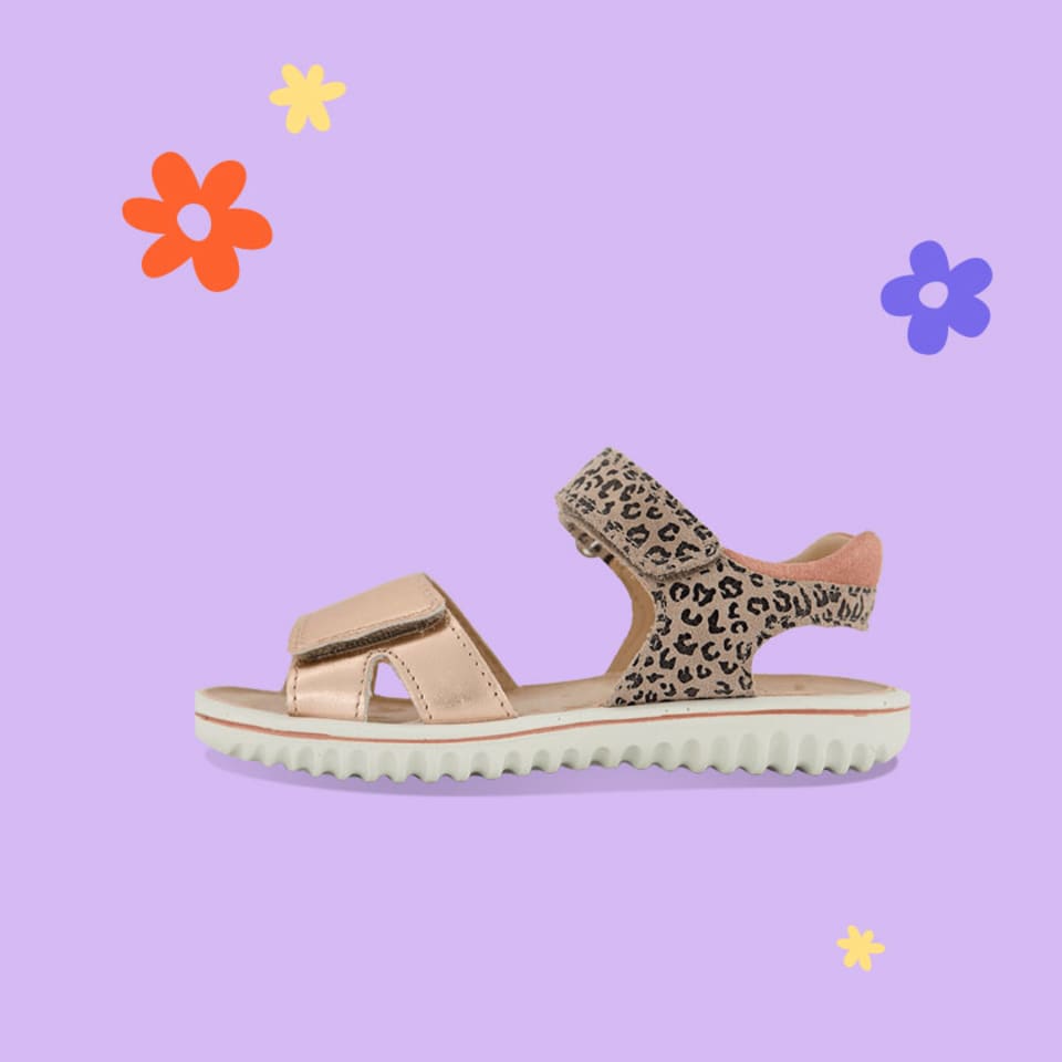 Sandalen fuer Maedchen im Leo-Look.
