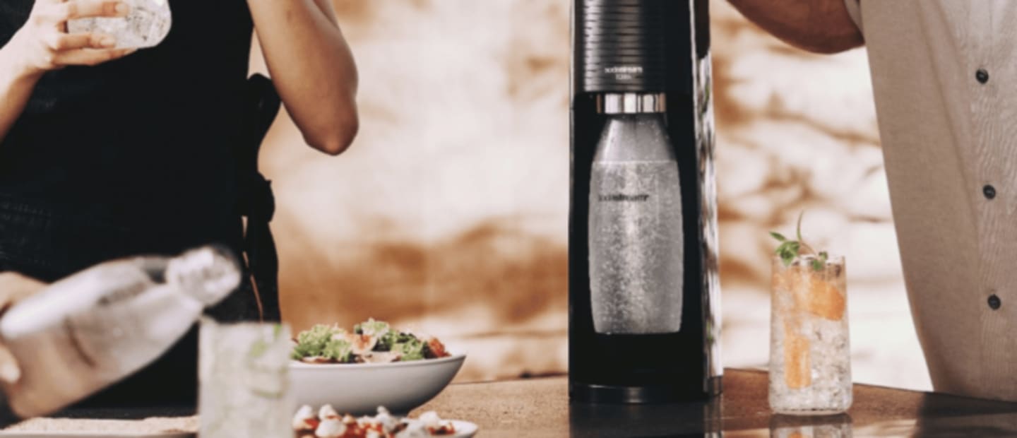 Saturator do gazowania wody Sodastream jako dobra i ekologiczna alternatywa dla plastikowych butelek