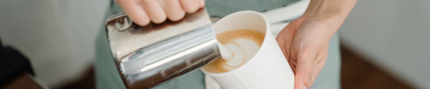 Spieniacz do mleka który robi piankę do kawy