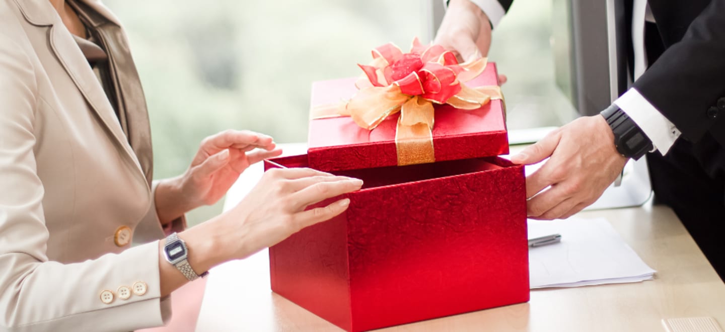 Prezenty dla pracowników wręczane na Święta Bożego Narodzenia