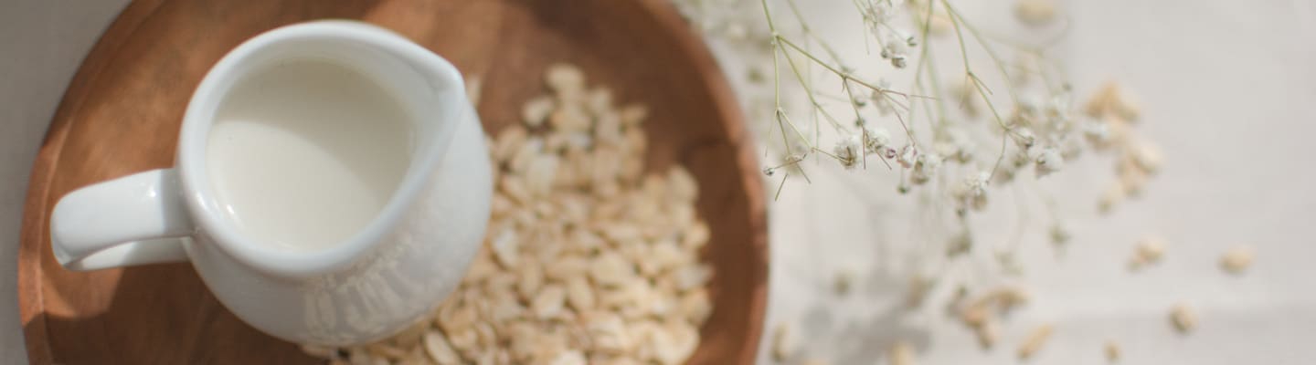 mleko na ustrojonym stole