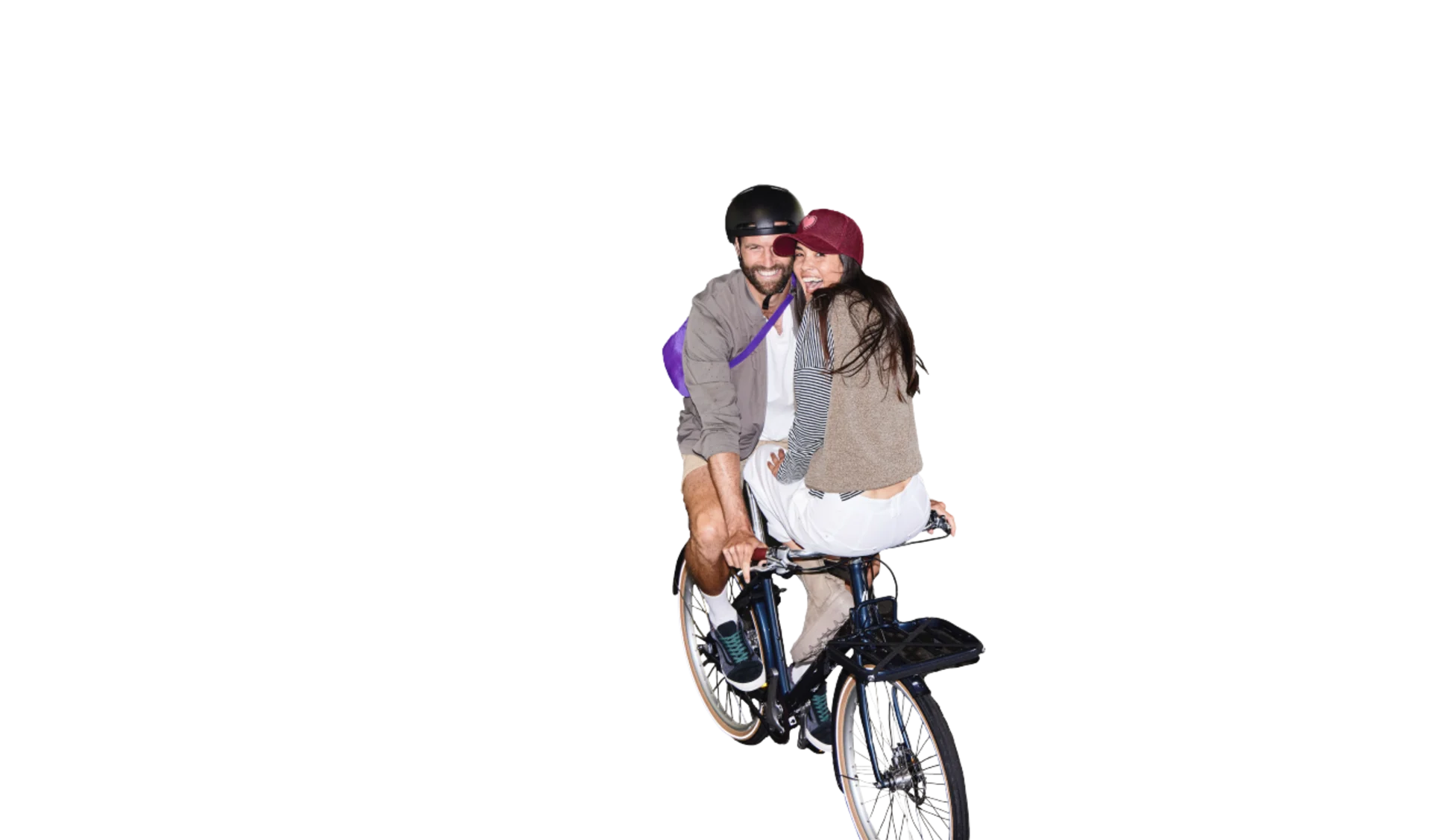 Ein Pärchen fährt zusammen auf einem Fahrrad