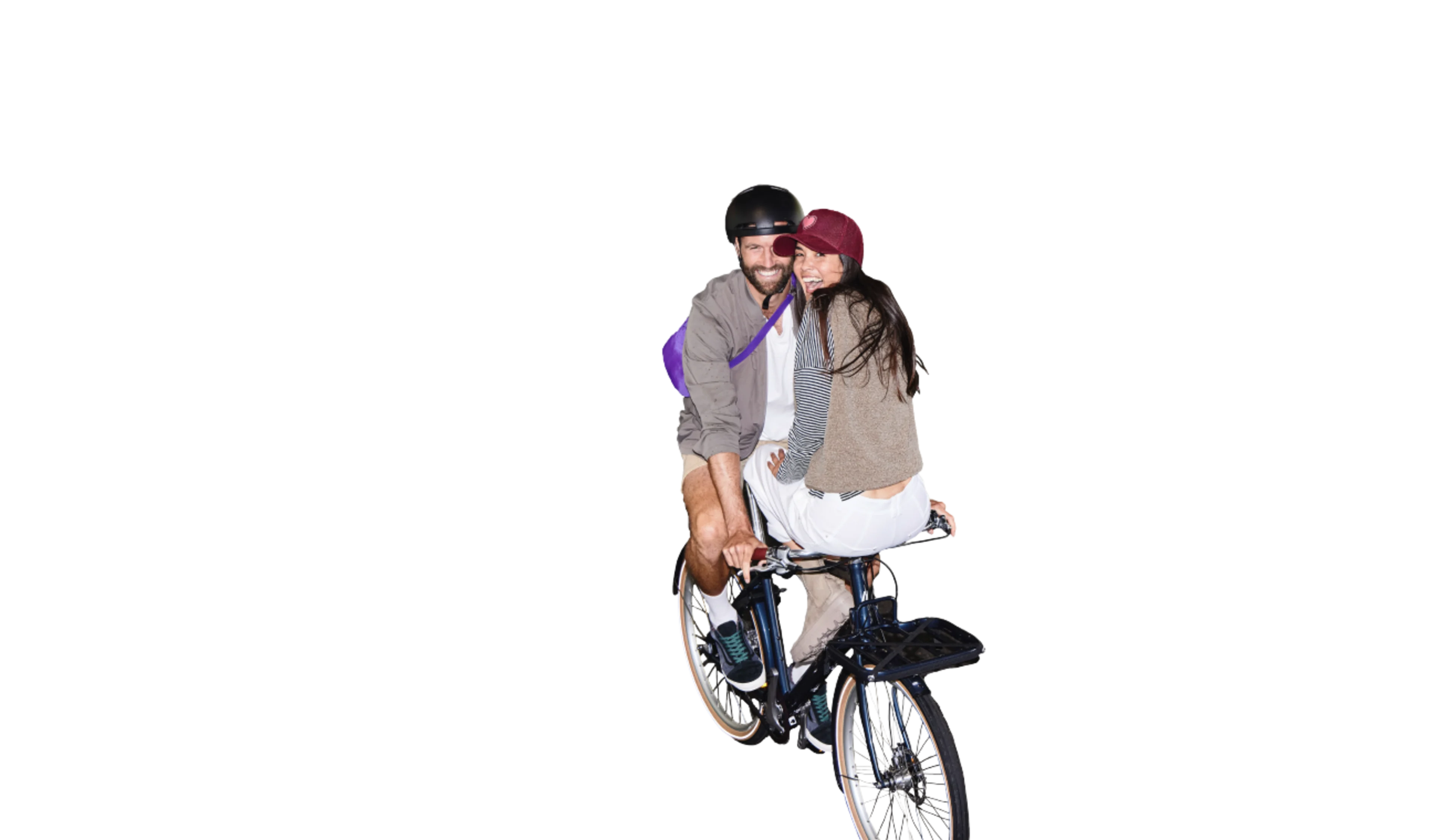 Ein Pärchen fährt zusammen auf einem Fahrrad