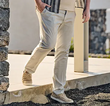 CHINOS