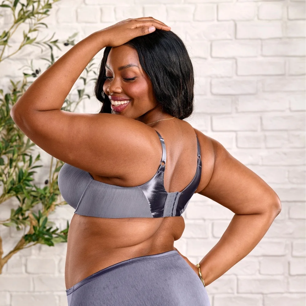 Close‑up: of model wearing the illumination full coverage front closed convertible strap bra, showcasing versatility, properly fitted band and all‑day comfort.