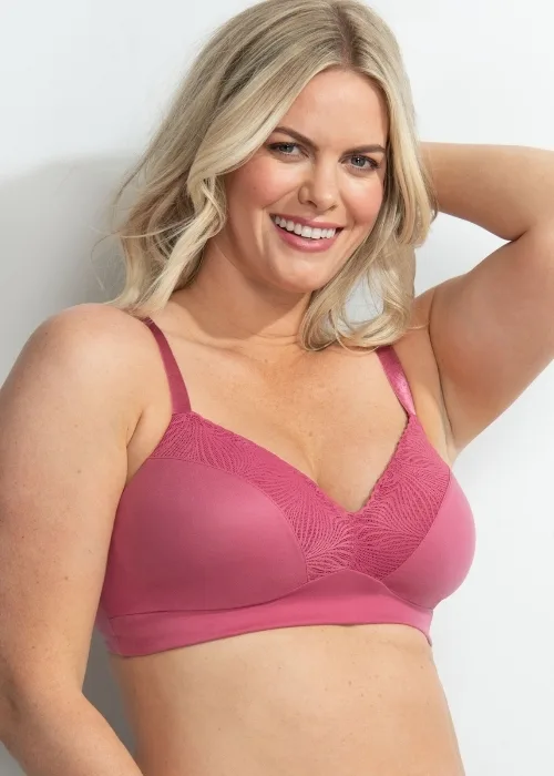model wearing the effortless simple sizing bra