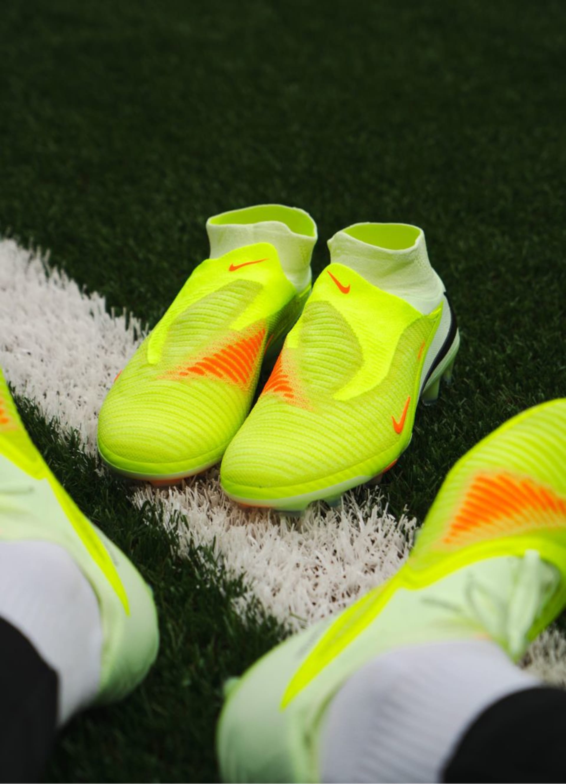 Nike Max Voltage Pack