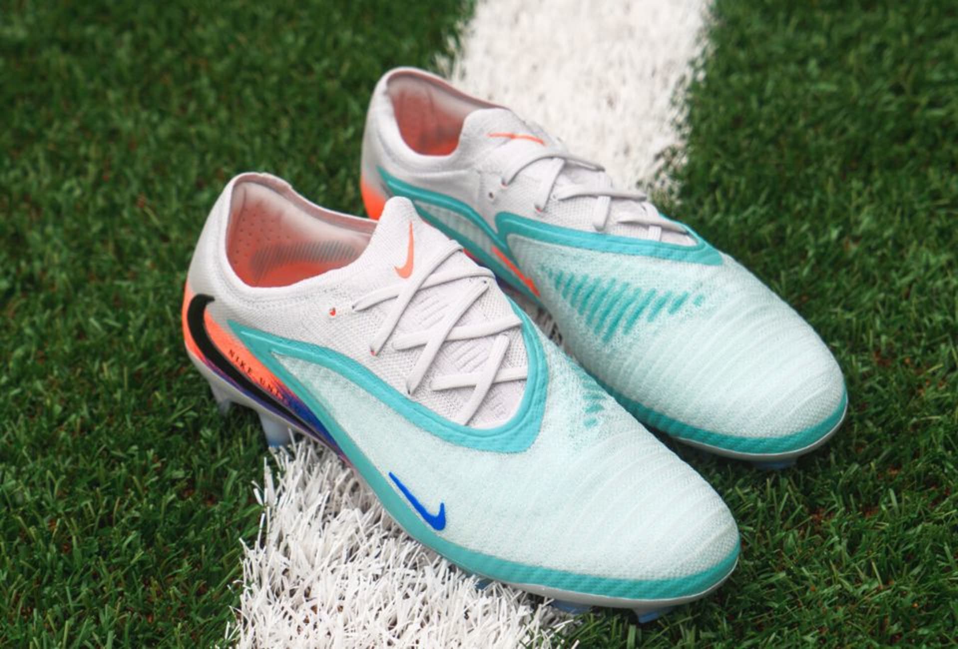 Nike Max Voltage Pack.