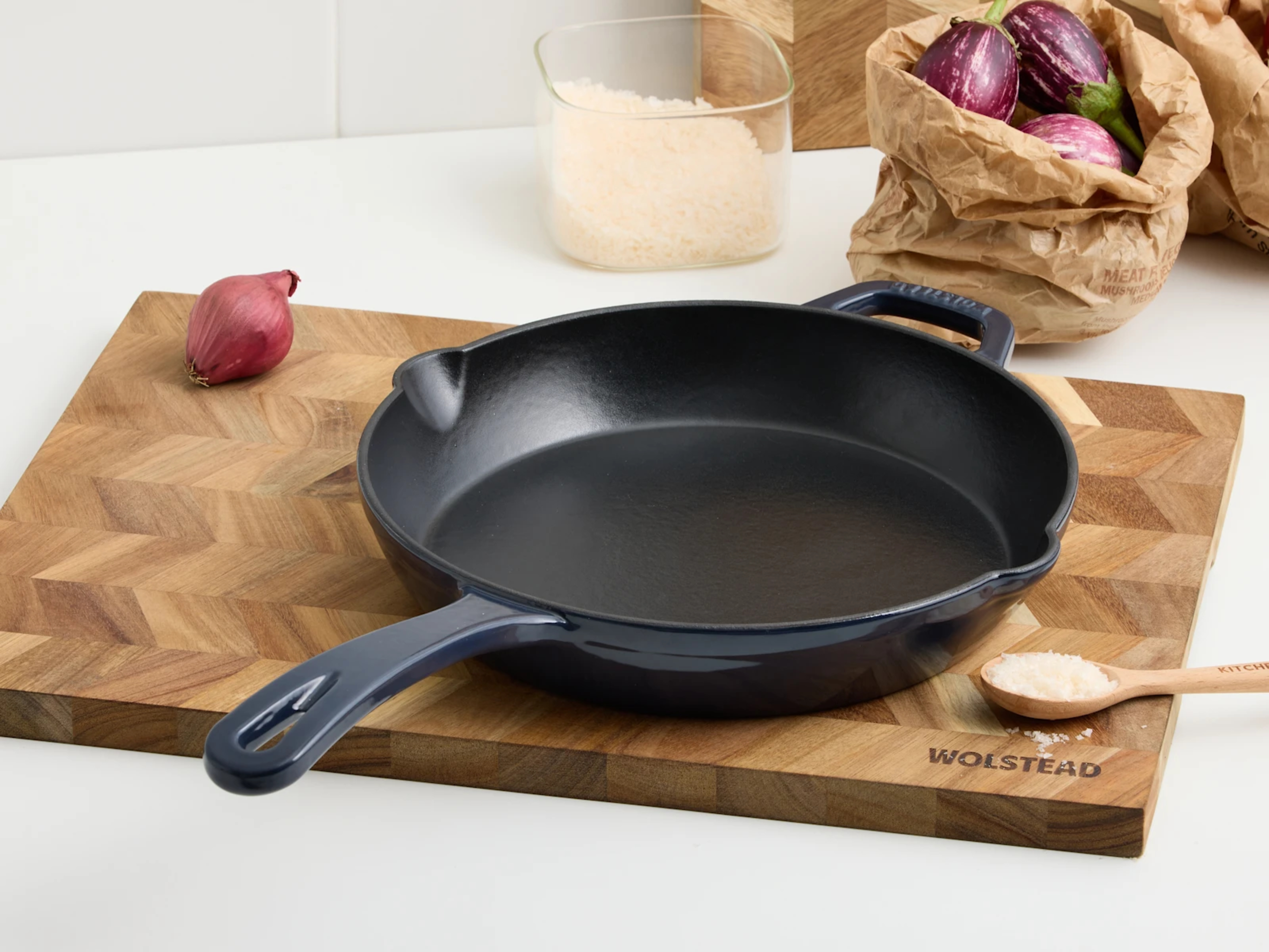 2026-03-12-Wolstead-Endure-Plus-Enamel-Cast-Iron-Frypan-25cm-Navy-LSD 02