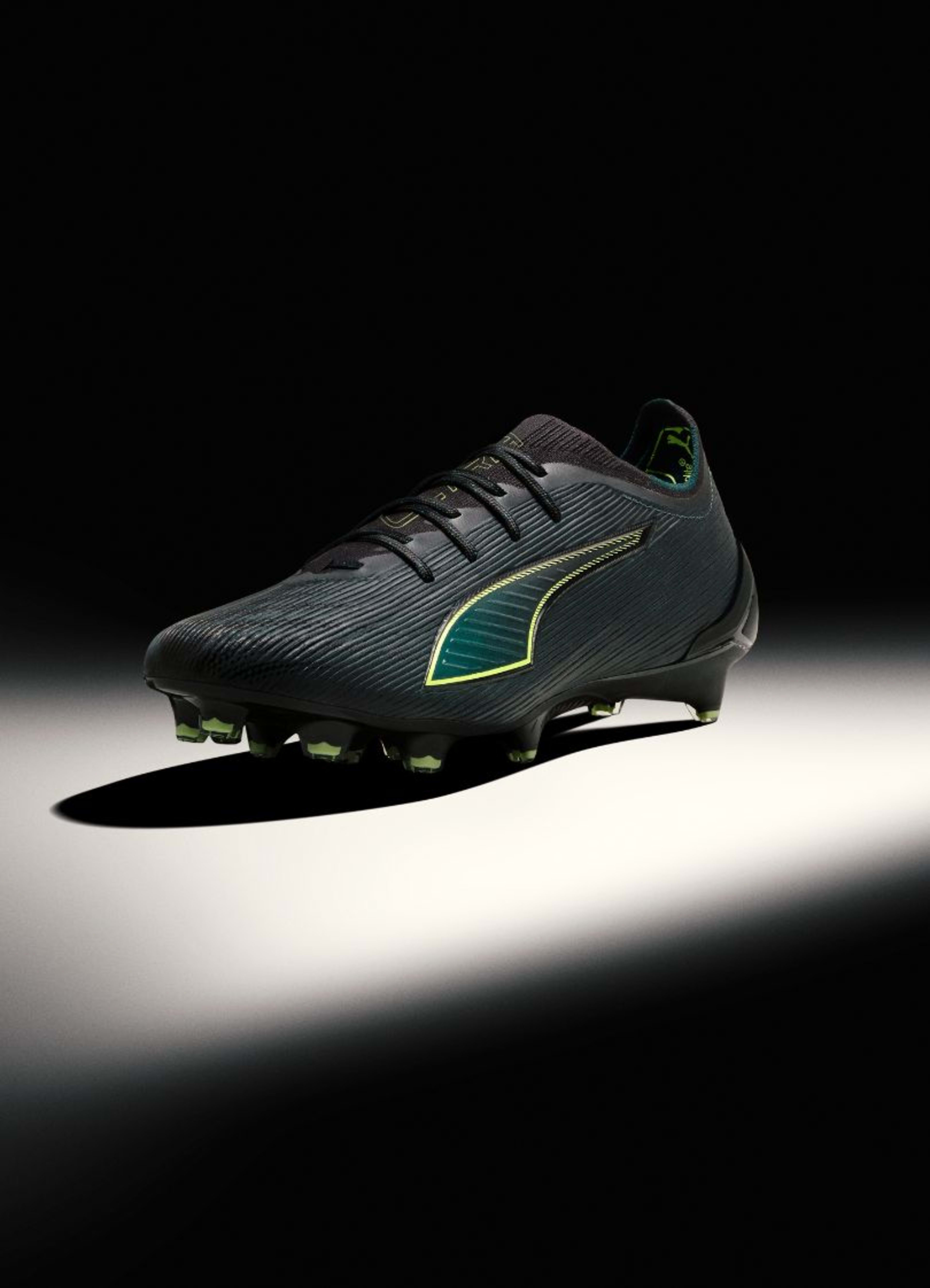 Ein Puma Eclipse Fussballschuh.