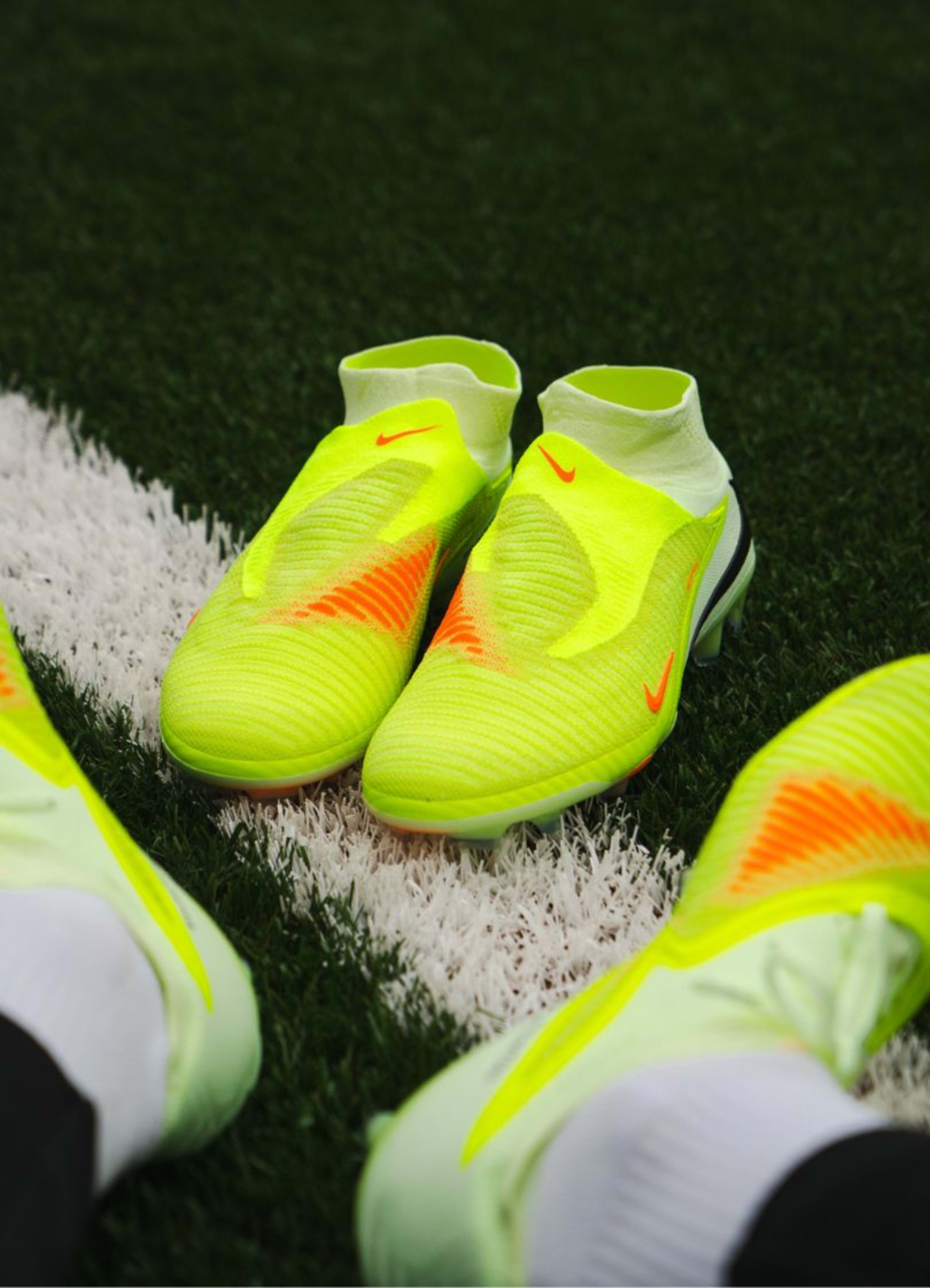 Nike Max Voltage Pack.