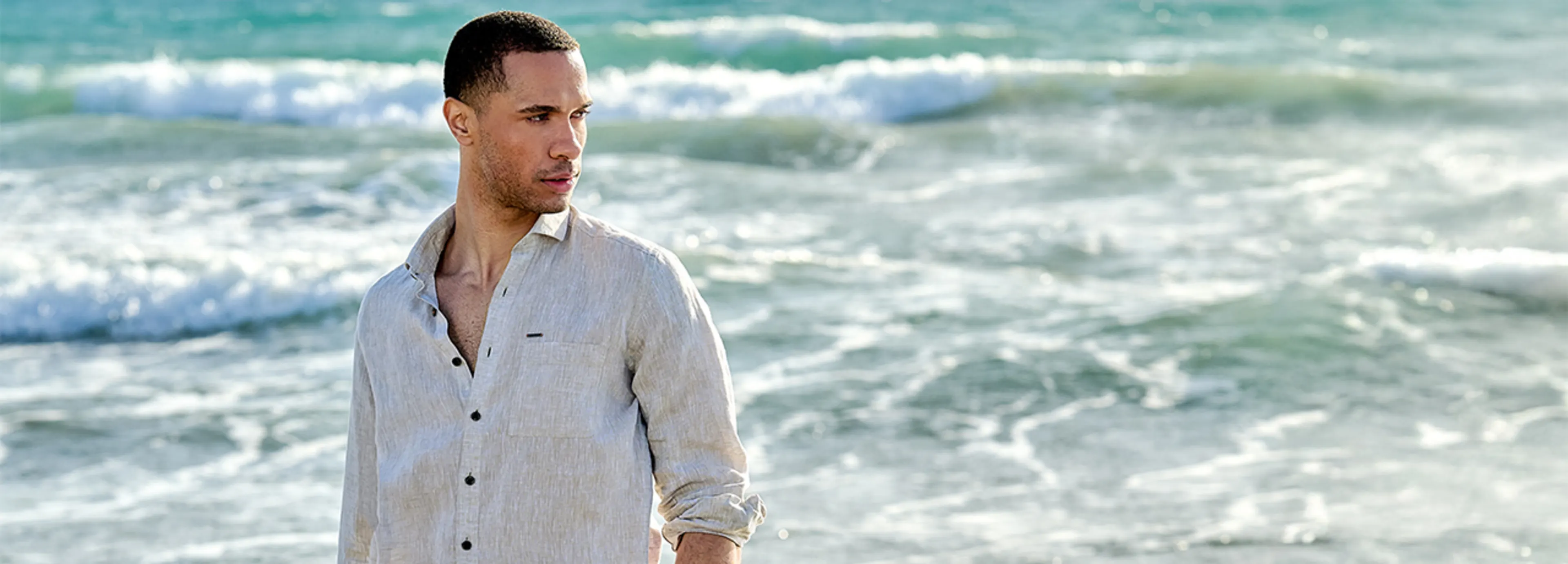 Leinenhemden – luftig, lässig und ideal für warme Tage.