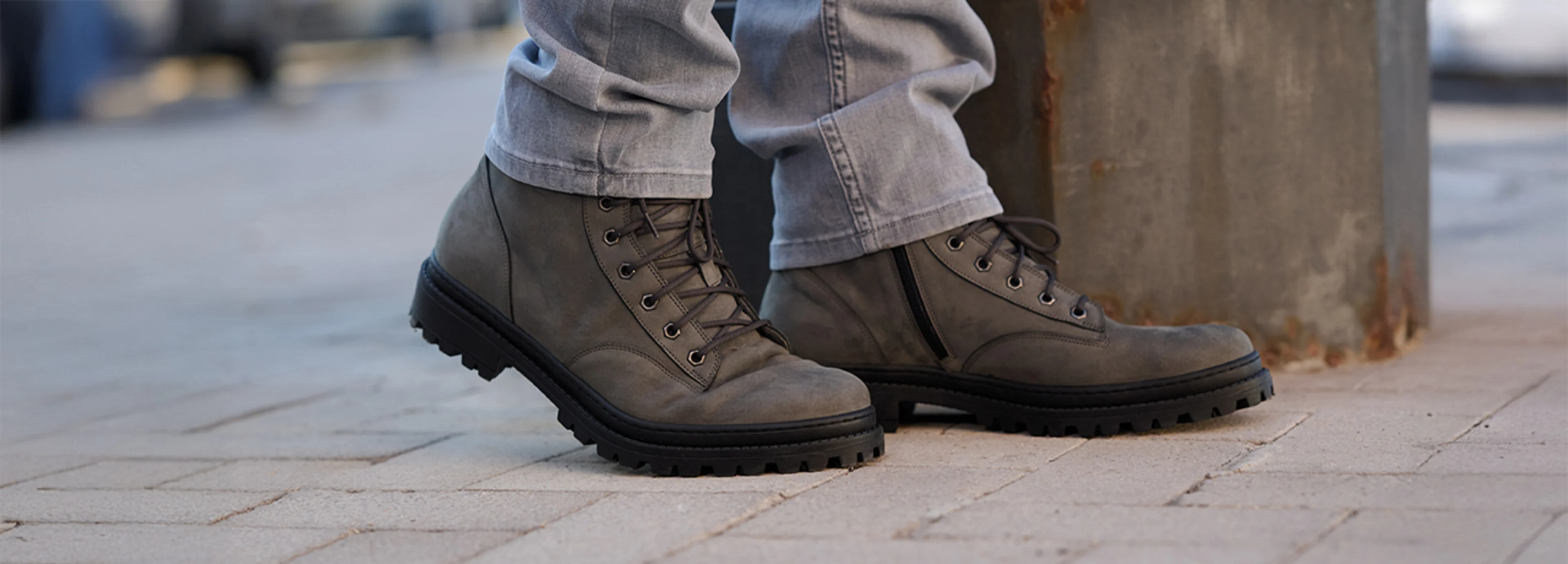 Boots für Herren – robust, stylisch und für jedes Wetter gemacht.