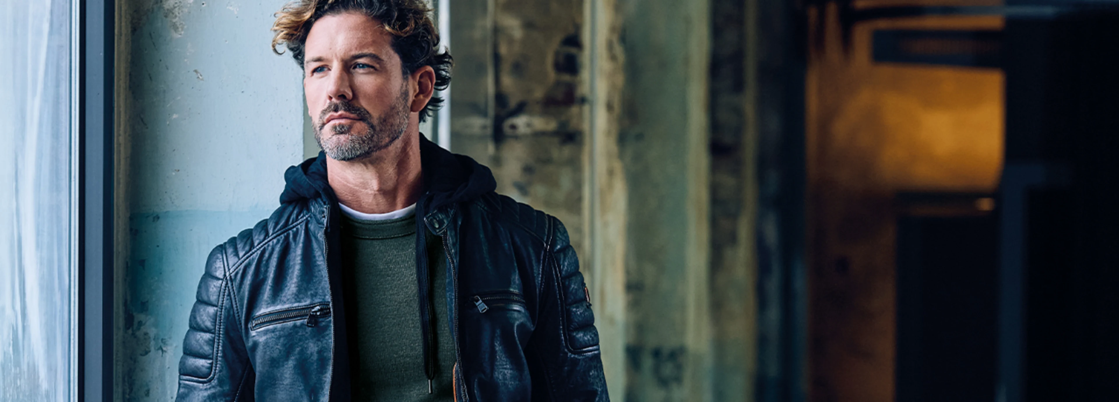 Lässige Lederjacken für Herren – markanter Look mit hochwertigem Leder.