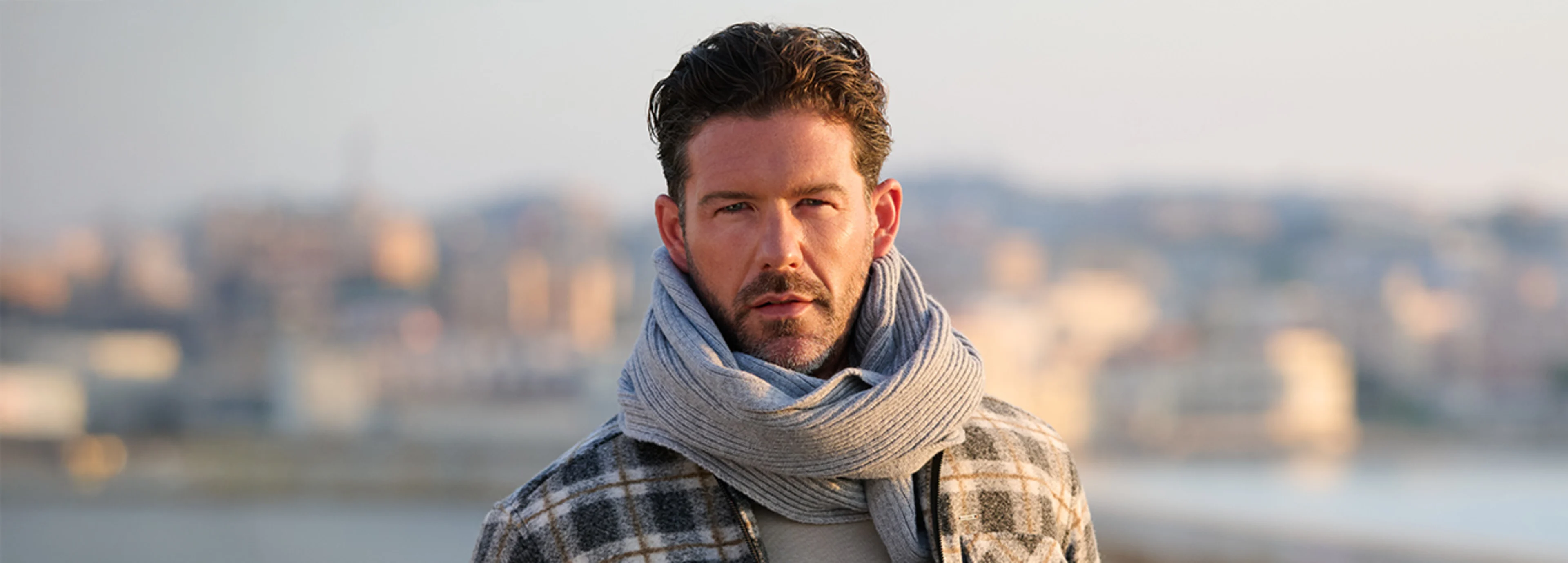 Stilvolle Accessoires für Herren von emilio adani – moderne Gürtel, Mützen und Schals als Ergänzung zu jedem Outfit.