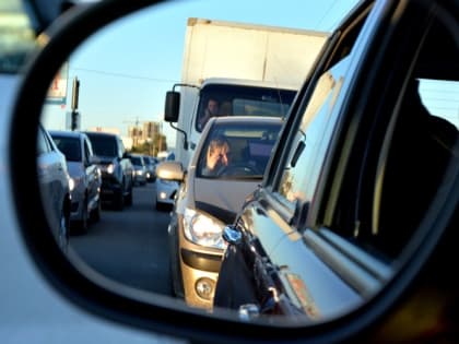 Половина импорта автомобилей в Россию в прошлом году пришлась на физлица