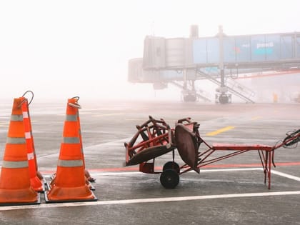 Аэропорт Симферополя начал принимать рейсы после длительной задержки из-за тумана