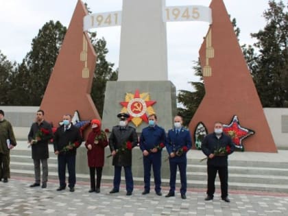 Прокурор Ленинского района совместно с руководством региона почтили память Героев (Фото)