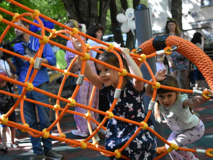 Островок детства появился ещё в одном дворе Симферополя (видео)