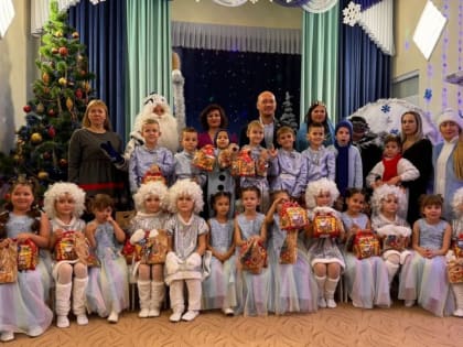 Ялтинский депутат поздравил детей с новогодними праздниками