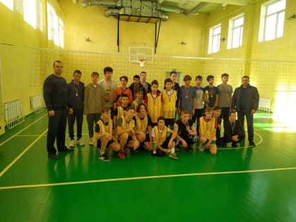 МБОУ «Раздольненская школа – гимназия №2»  победители соревнований по волейболу среди юношей