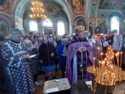 В храмах Крыма и Севастополя вознесли молитвы за жертв террора