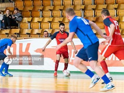 Впервые в истории крымского футзала перед заключительным туром на титул претендуют сразу три команды