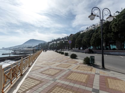 В Алуште начнут ремонтировать дорогу на набережной летом