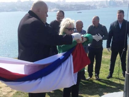 Кто в день референдума в Севастополе поднял флаг России на мысе Кордон