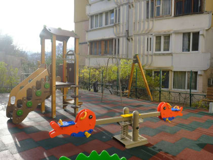 В ялтинском регионе обновляются детские площадки