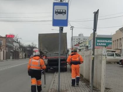 В Симферополе появились новые дорожные знаки - адреса